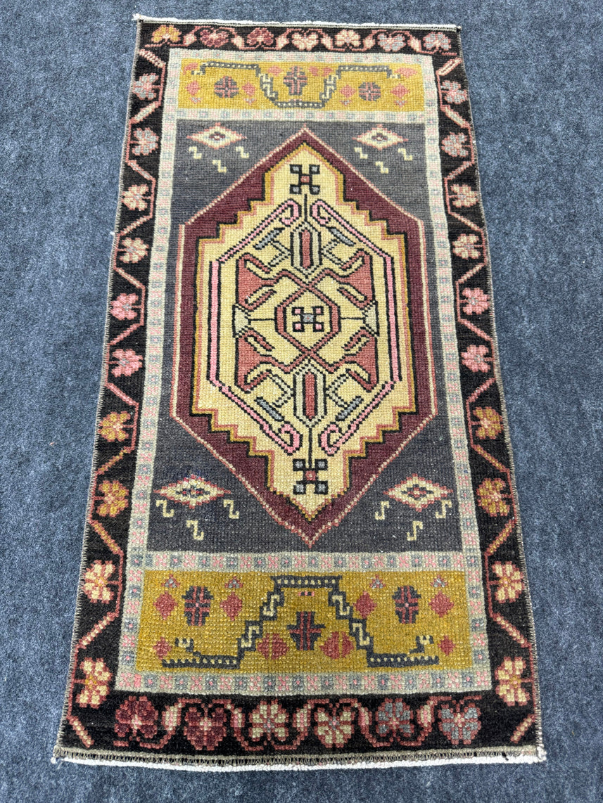 Turkish Yastik Rug  1'5" x  2'11" #24269
