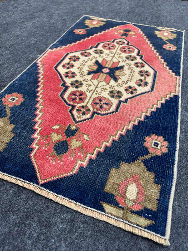 Turkish Yastik Rug  1'7" x  2'10" #24262