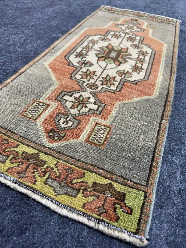 Turkish Yastik Rug  1'4" x  3'3" #24261