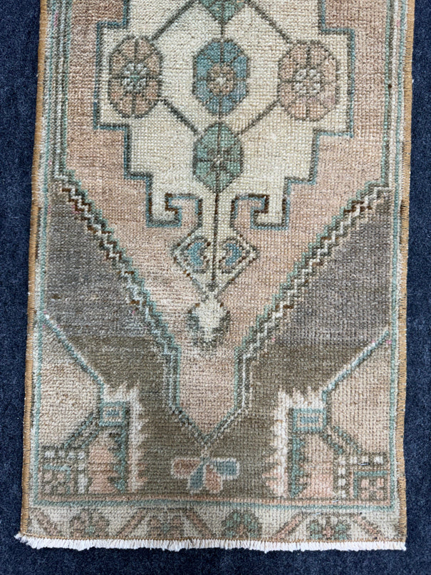 Turkish Yastik Rug  1'4" x  3'3" #24257