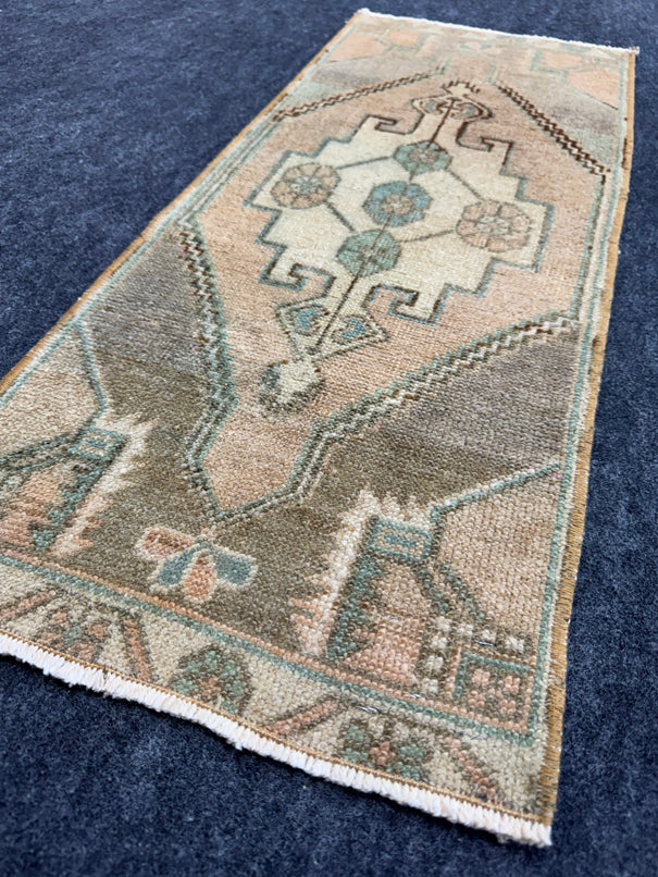 Turkish Yastik Rug  1'4" x  3'3" #24257