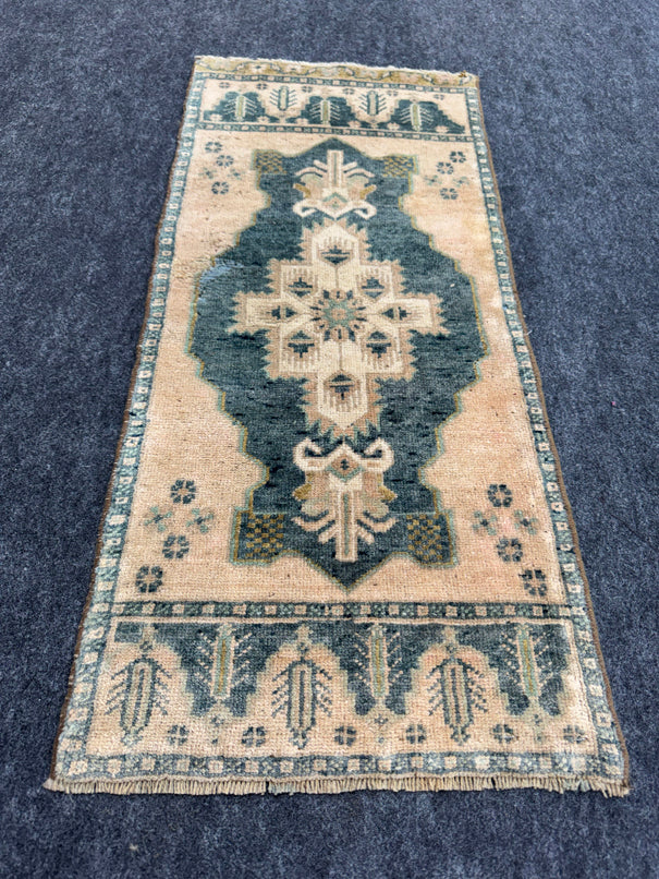 Turkish Yastik Rug  1'5" x  3'3" #24255