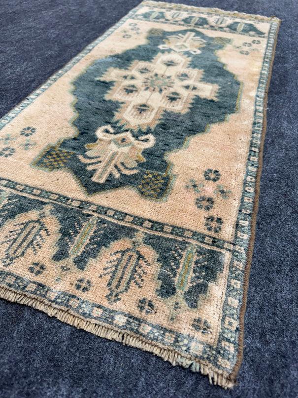 Turkish Yastik Rug  1'5" x  3'3" #24255