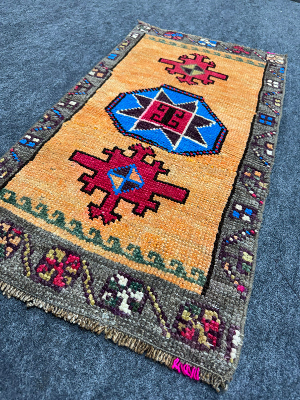 Turkish Yastik Rug  1'7" x  2'10" #24254