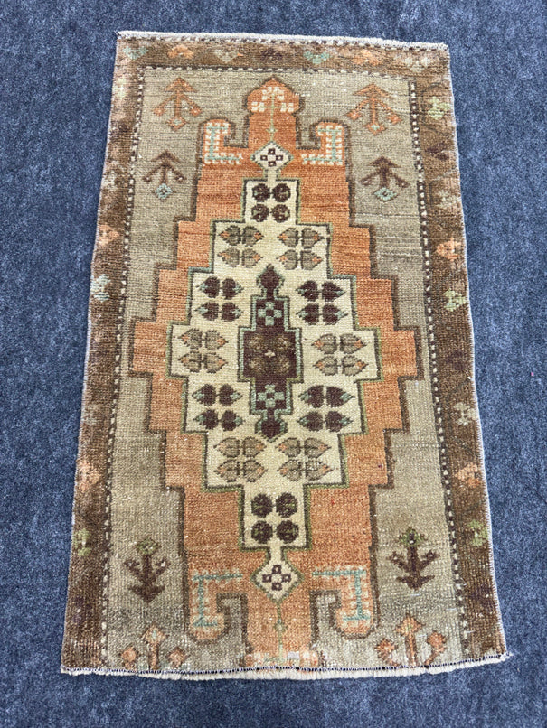 Turkish Yastik Rug  1'7" x  2'9" #24251