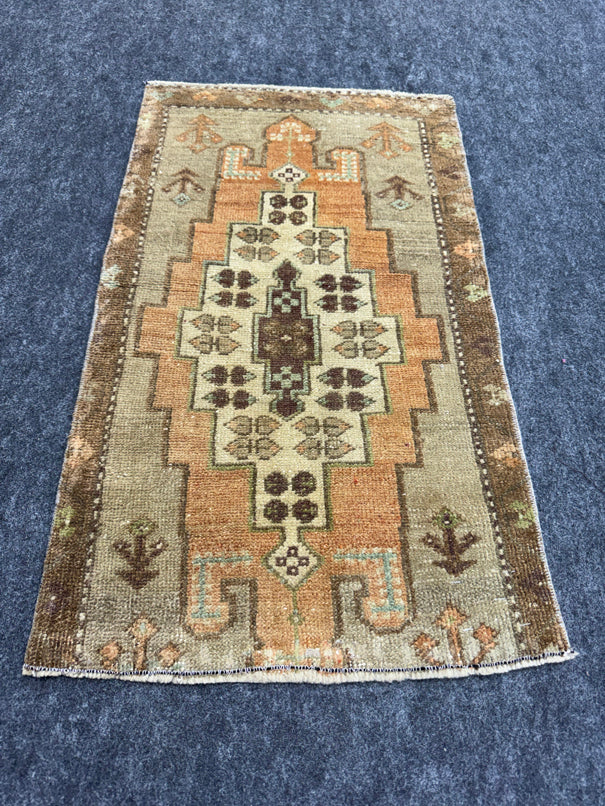Turkish Yastik Rug  1'7" x  2'9" #24251