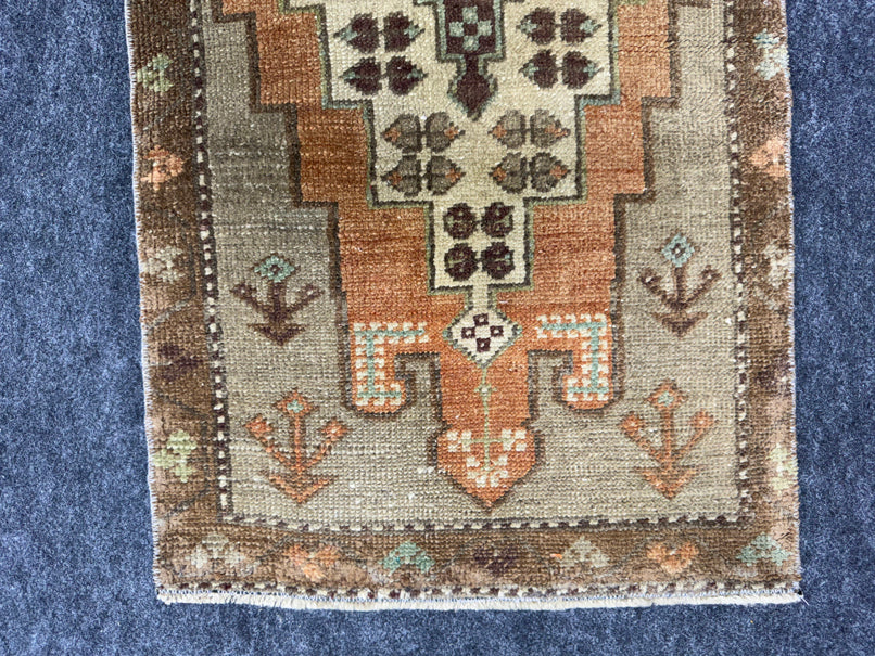 Turkish Yastik Rug  1'7" x  2'9" #24251