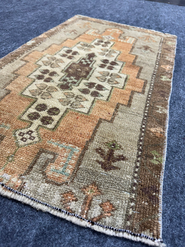 Turkish Yastik Rug  1'7" x  2'9" #24251