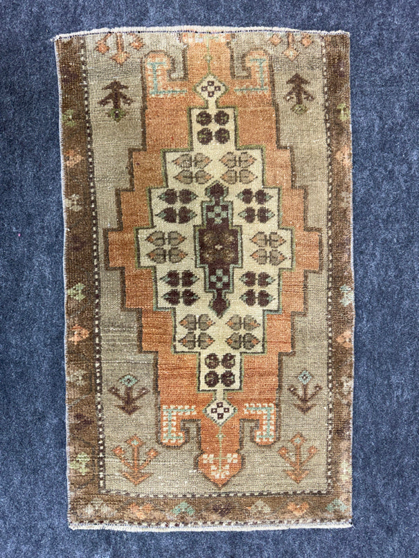 Turkish Yastik Rug  1'7" x  2'9" #24251