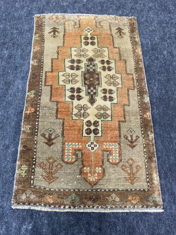 Turkish Yastik Rug  1'7" x  2'9" #24251