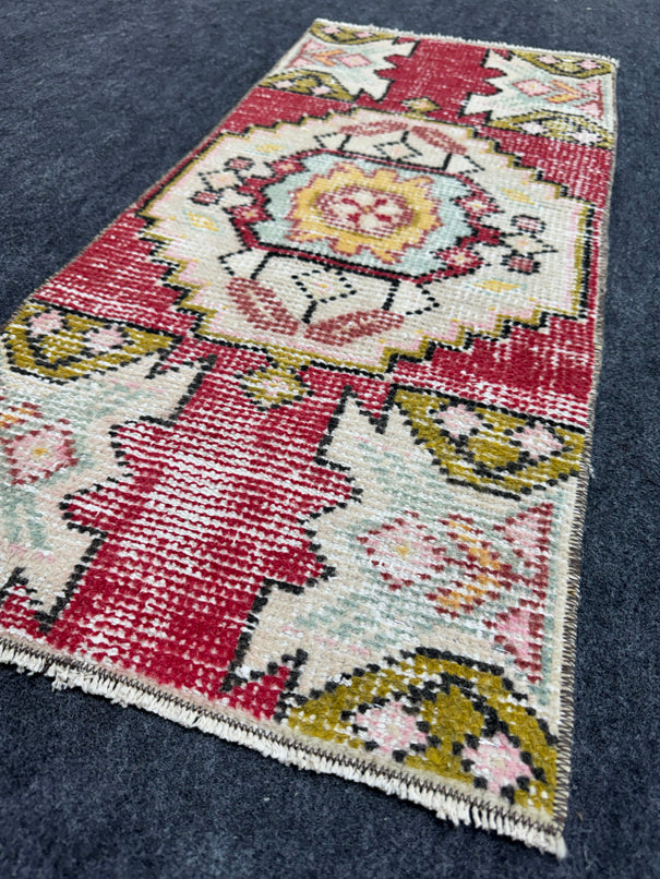 Turkish Yastik Rug  1'5" x  3'2" #24249