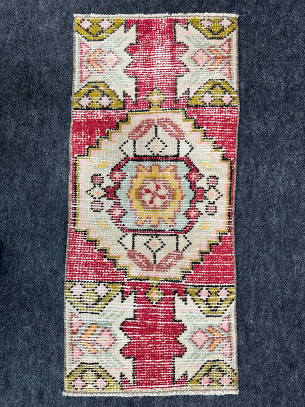 Turkish Yastik Rug  1'5" x  3'2" #24249