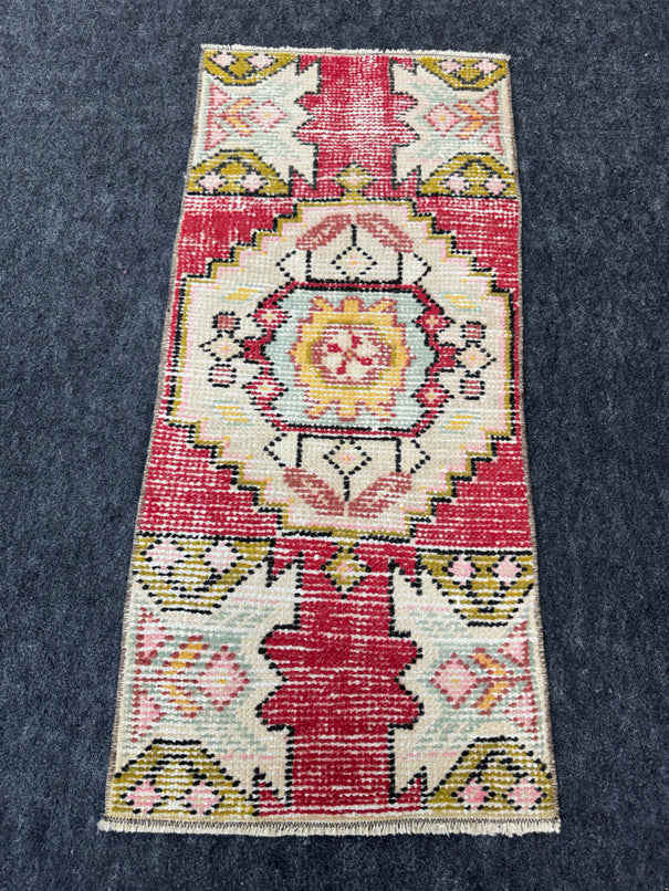 Turkish Yastik Rug  1'5" x  3'2" #24249