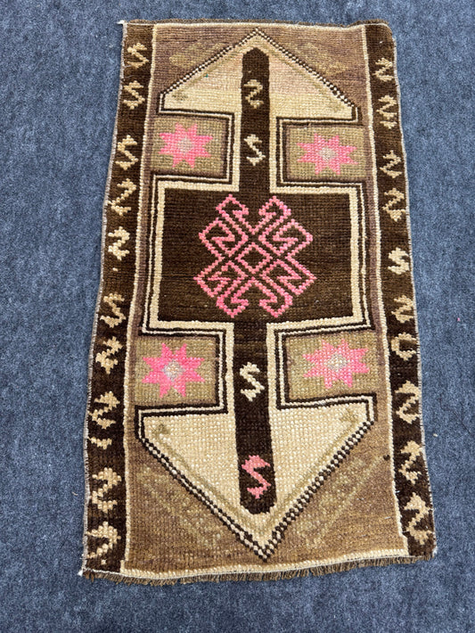 Turkish Yastik Rug  1'6" x  2'8" #24246