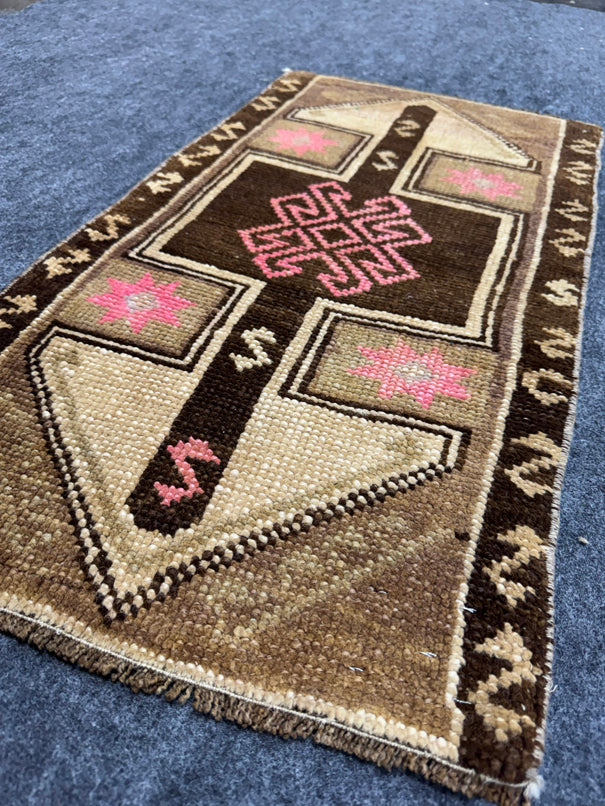 Turkish Yastik Rug  1'6" x  2'8" #24246