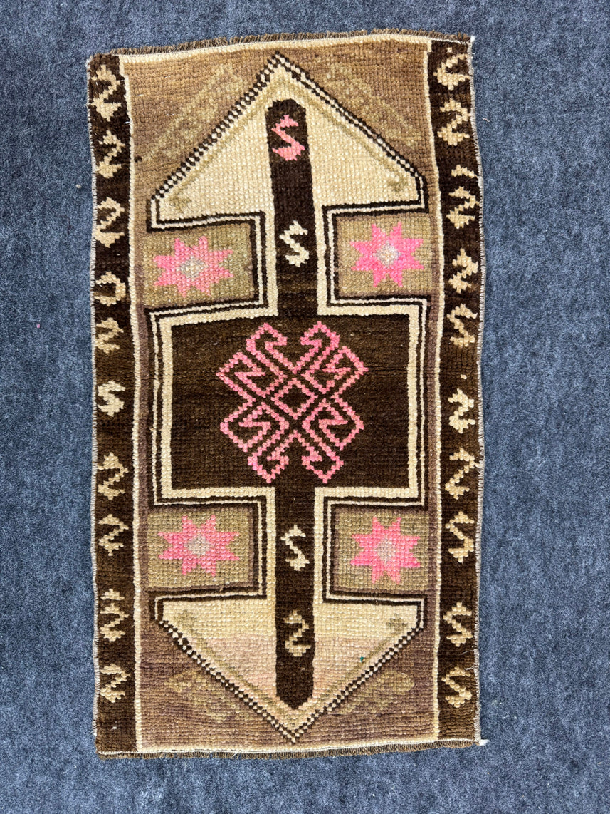 Turkish Yastik Rug  1'6" x  2'8" #24246