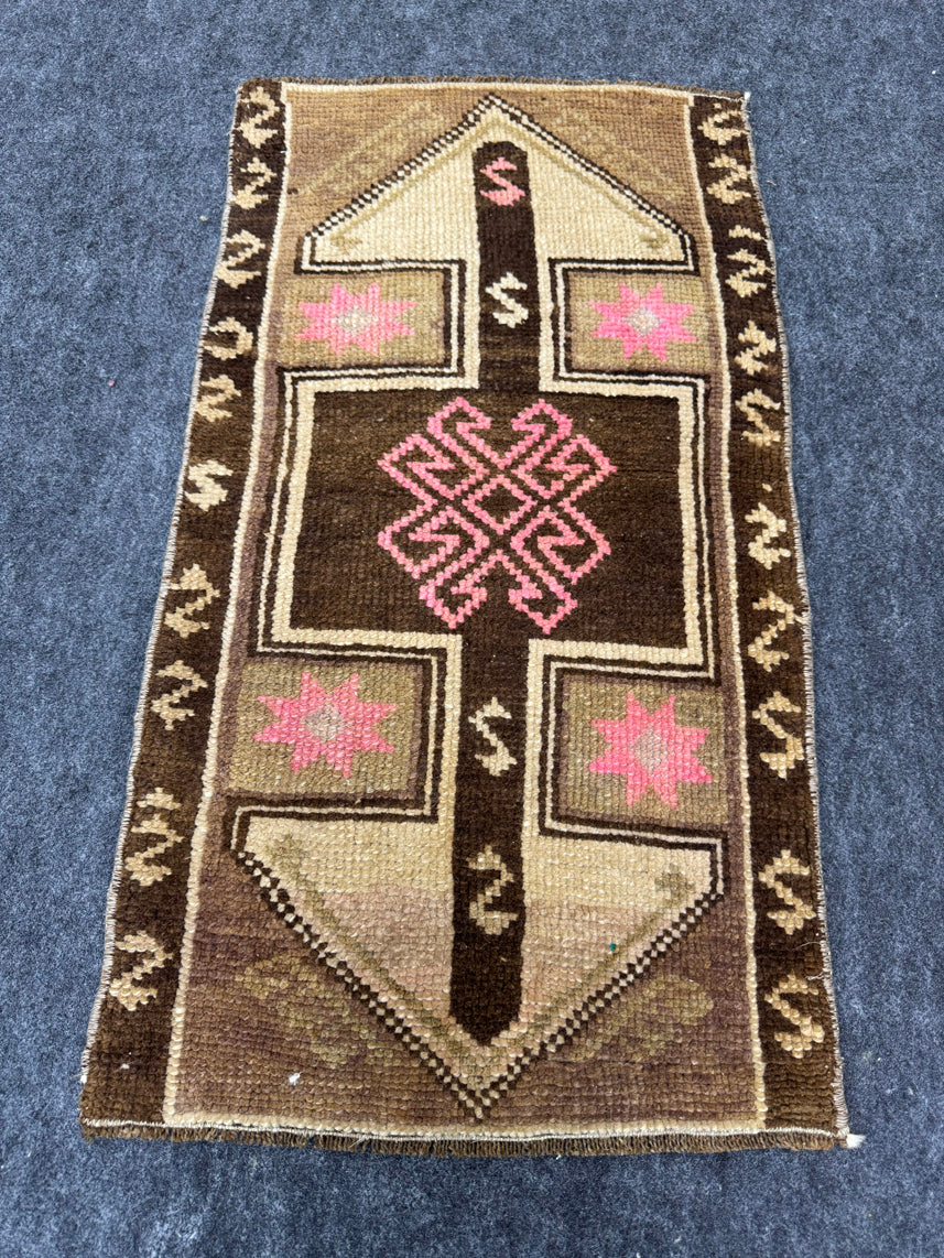 Turkish Yastik Rug  1'6" x  2'8" #24246