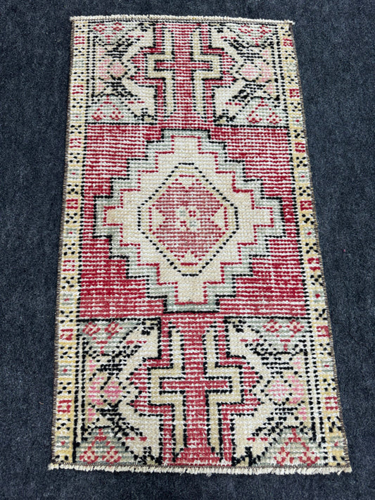 Turkish Yastik Rug  1'5" x  2'9" #24244