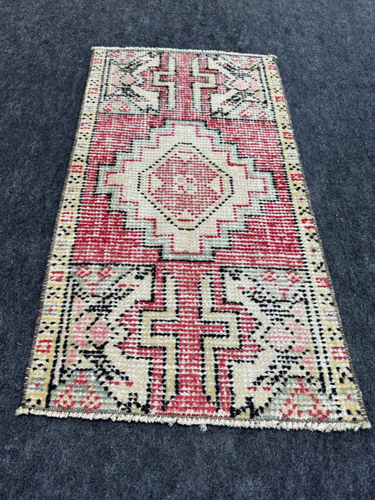 Turkish Yastik Rug  1'5" x  2'9" #24244