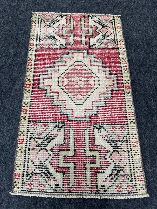Turkish Yastik Rug  1'5" x  2'9" #24244