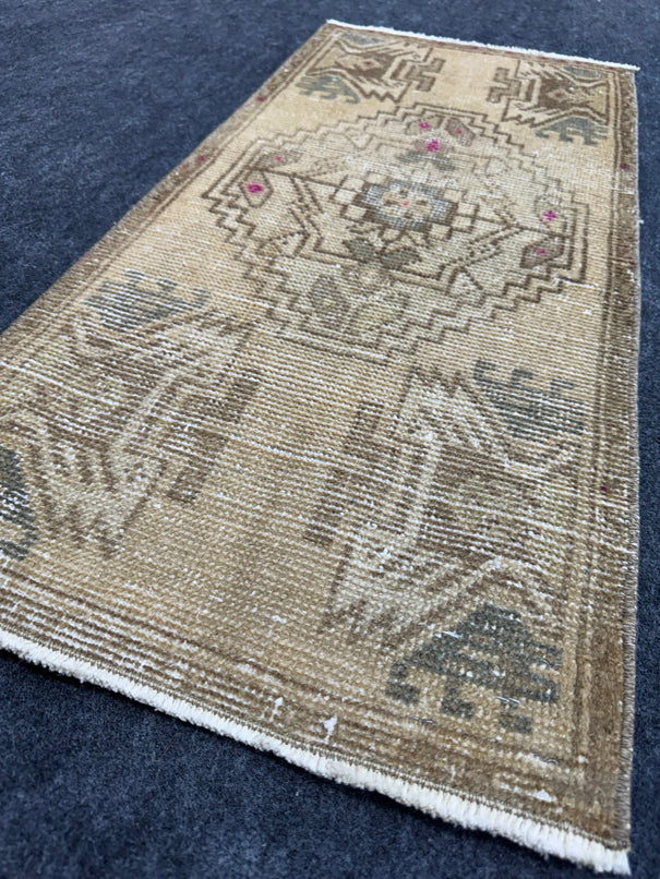 Turkish Yastik Rug  1'5" x  3' #24240