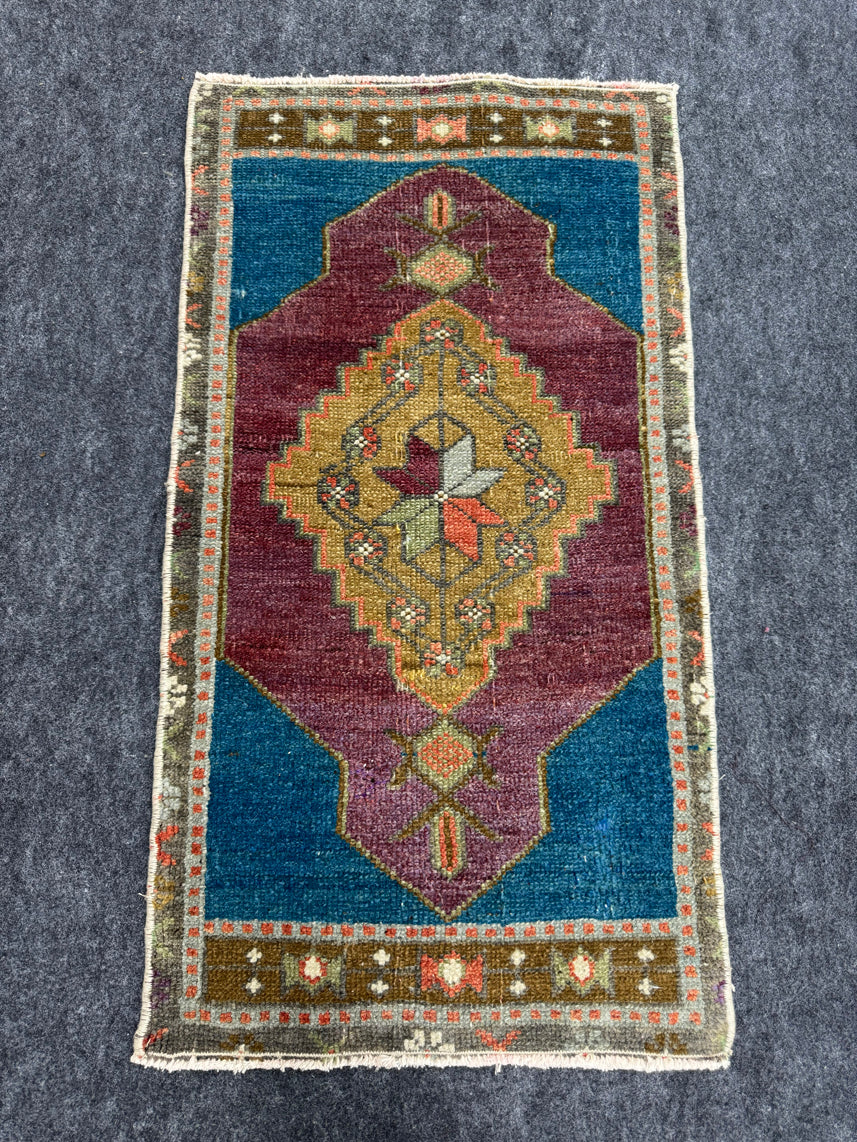 Turkish Yastik Rug  1'6" x  2'10" #24242