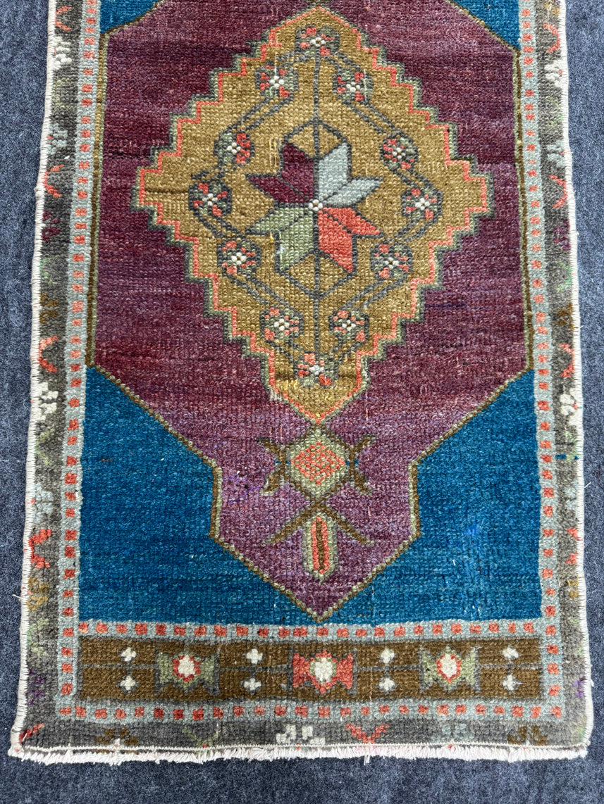 Turkish Yastik Rug  1'6" x  2'10" #24242