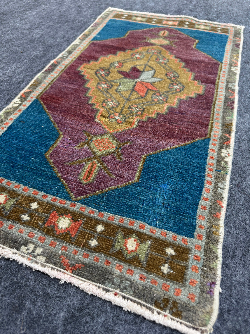 Turkish Yastik Rug  1'6" x  2'10" #24242