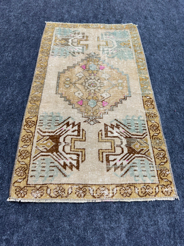 Turkish Yastik Rug  1'6" x  2'8" #24239