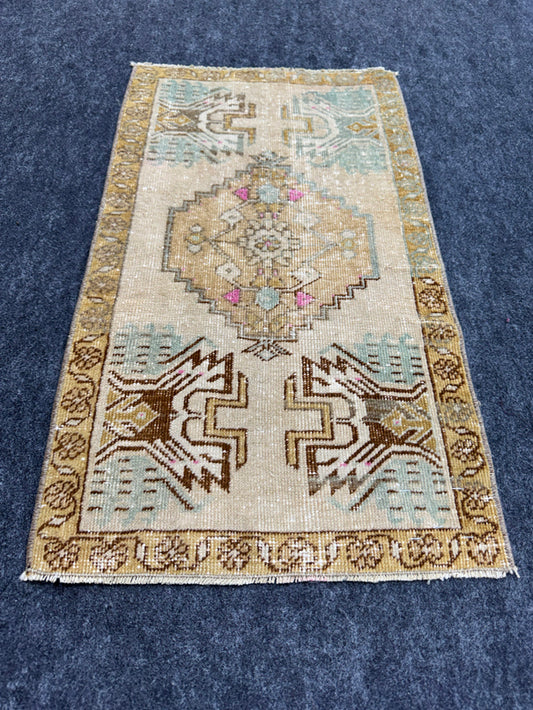 Turkish Yastik Rug  1'6" x  2'8" #24239