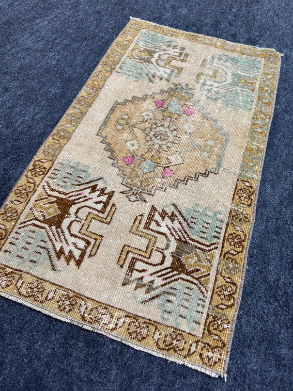 Turkish Yastik Rug  1'6" x  2'8" #24239