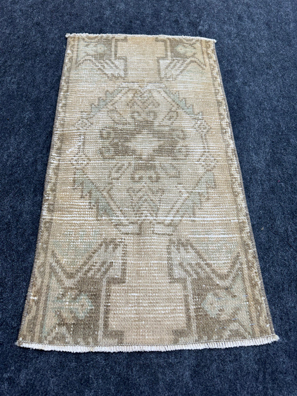 Turkish Yastik Rug  1'5" x  2'8" #24233