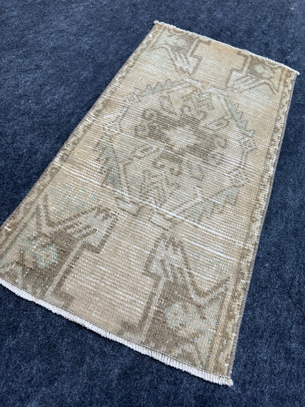 Turkish Yastik Rug  1'5" x  2'8" #24233
