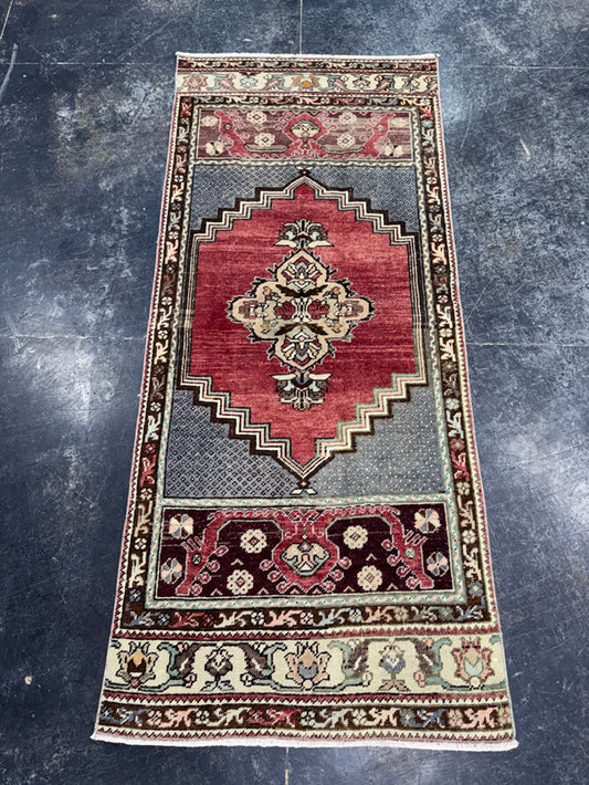 Turkish Vintage Rug 2'6" x 5'9" #24571