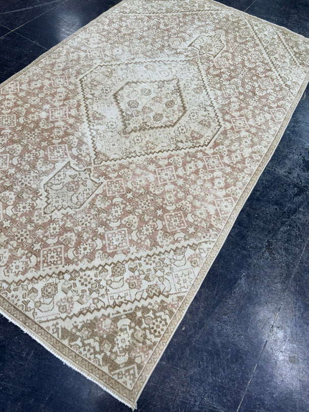 Turkish Vintage Rug 4'2'' x 7'2'' #24871