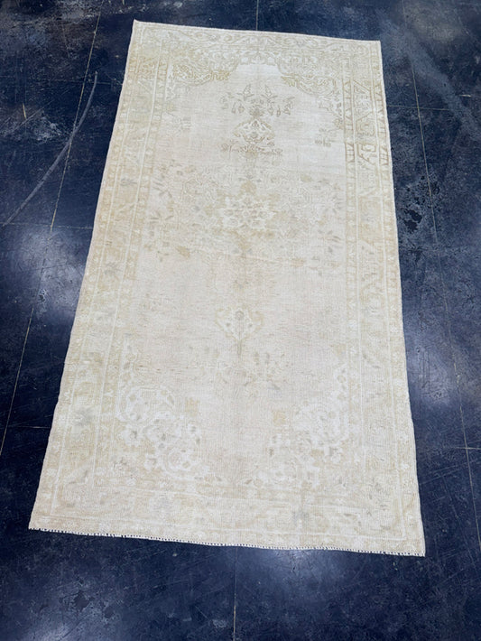 Turkish Vintage Rug 4'9'' x 8'10'' #24845