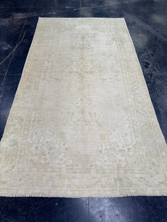 Turkish Vintage Rug 4'9'' x 8'10'' #24845