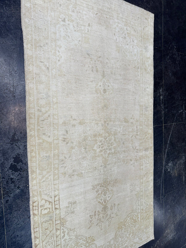 Turkish Vintage Rug 4'9'' x 8'10'' #24845