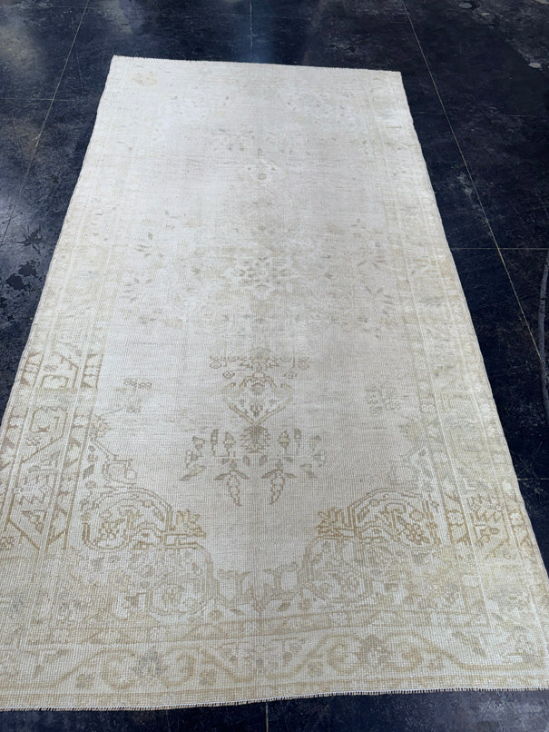 Turkish Vintage Rug 4'9'' x 8'10'' #24845