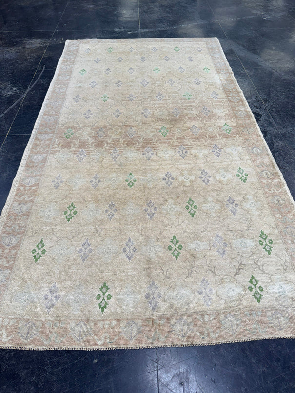 Turkish Vintage Rug 5' x 9'4'' #24833