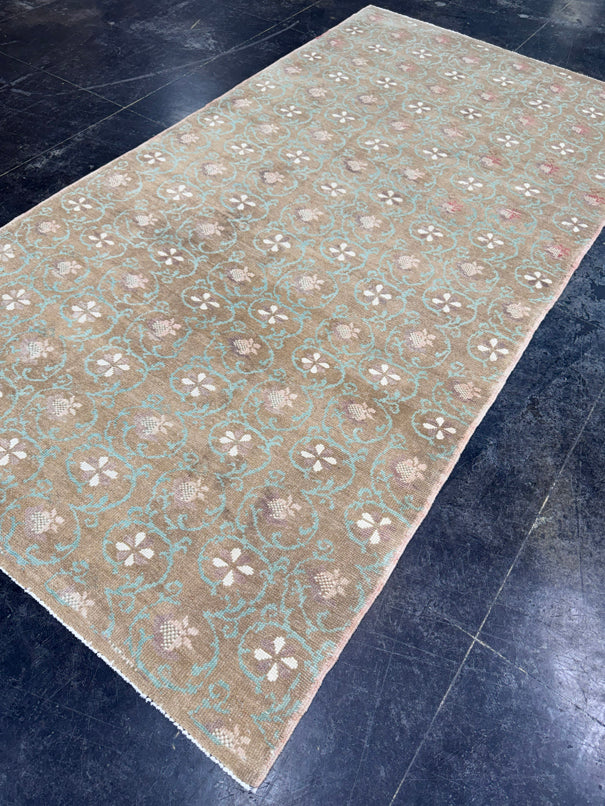 Turkish Vintage Rug 4'8'' x 8'10'' #24831