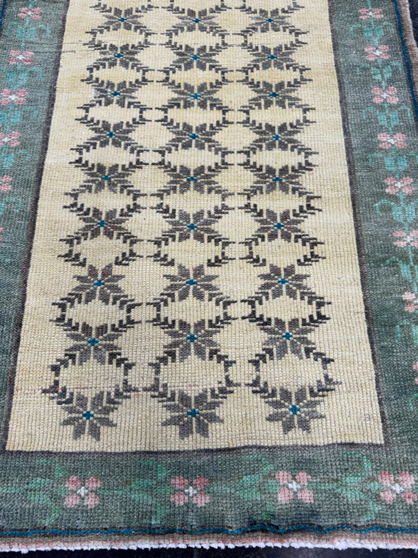 Turkish Vintage Rug 2'5'' x 3'3'' #24828