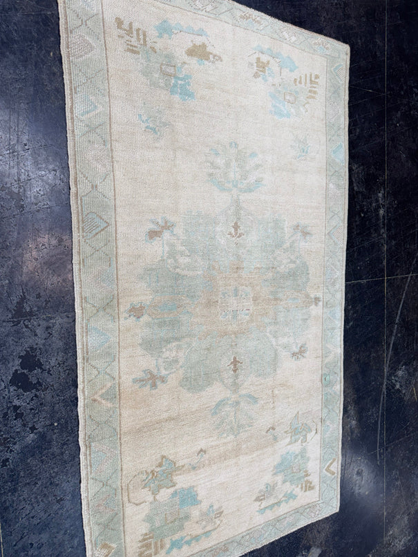 Turkish Vintage Rug 4'2'' x 7'3'' #24838