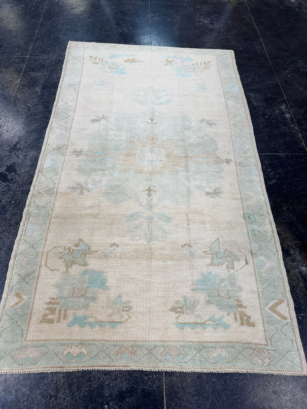 Turkish Vintage Rug 4'2'' x 7'3'' #24838