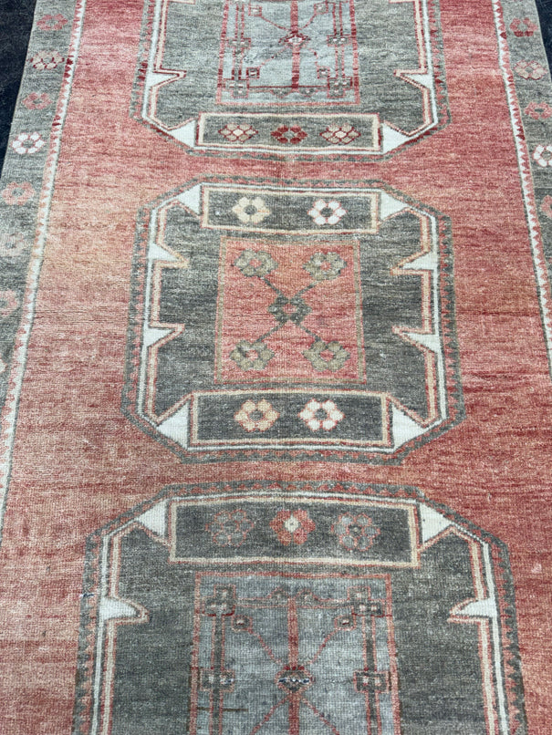 Turkish Vintage Rug 3'1'' x 6' #24834