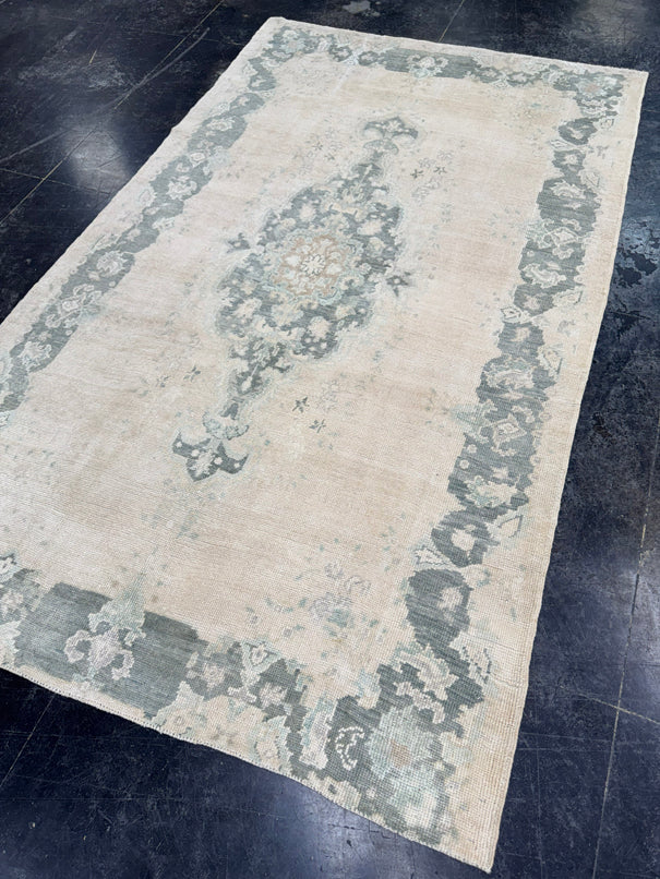 Turkish Vintage Rug 4'7'' x 7'10'' #13033
