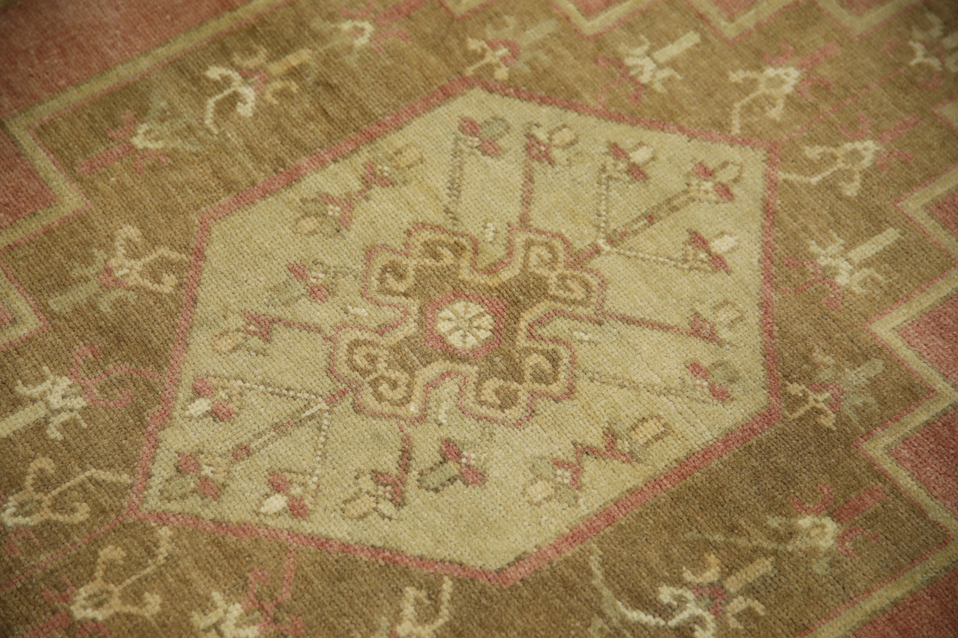 Turkish Vintage Anatolian Rug  2'7" x 6'8" #204
