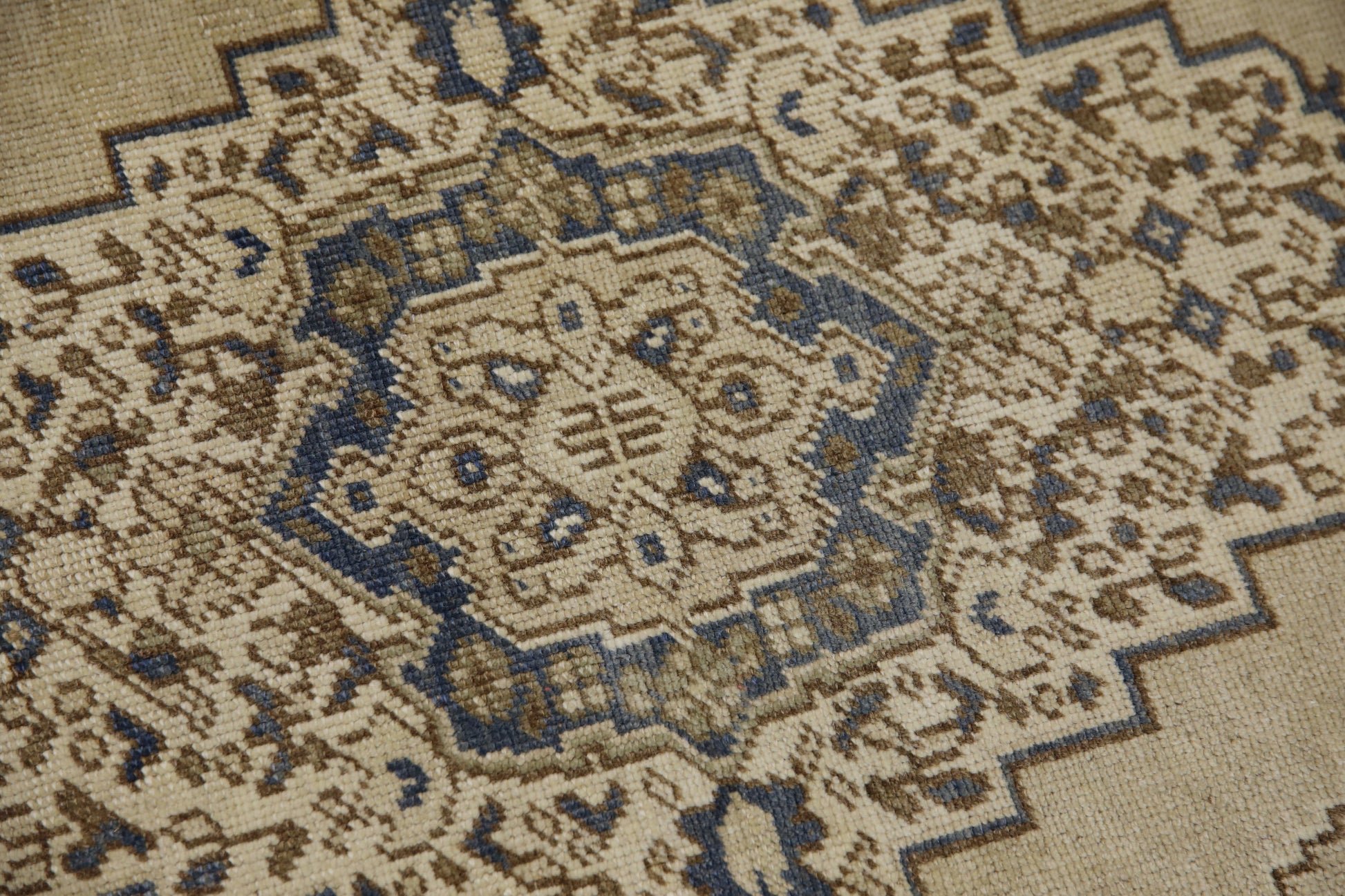 Turkish Vintage Anatolian Rug  4' x 6' #11101