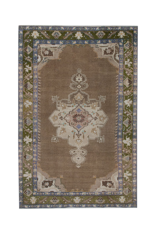 #10799 Turkish Vintage Anatolian Rug  4'3" x 6'11"