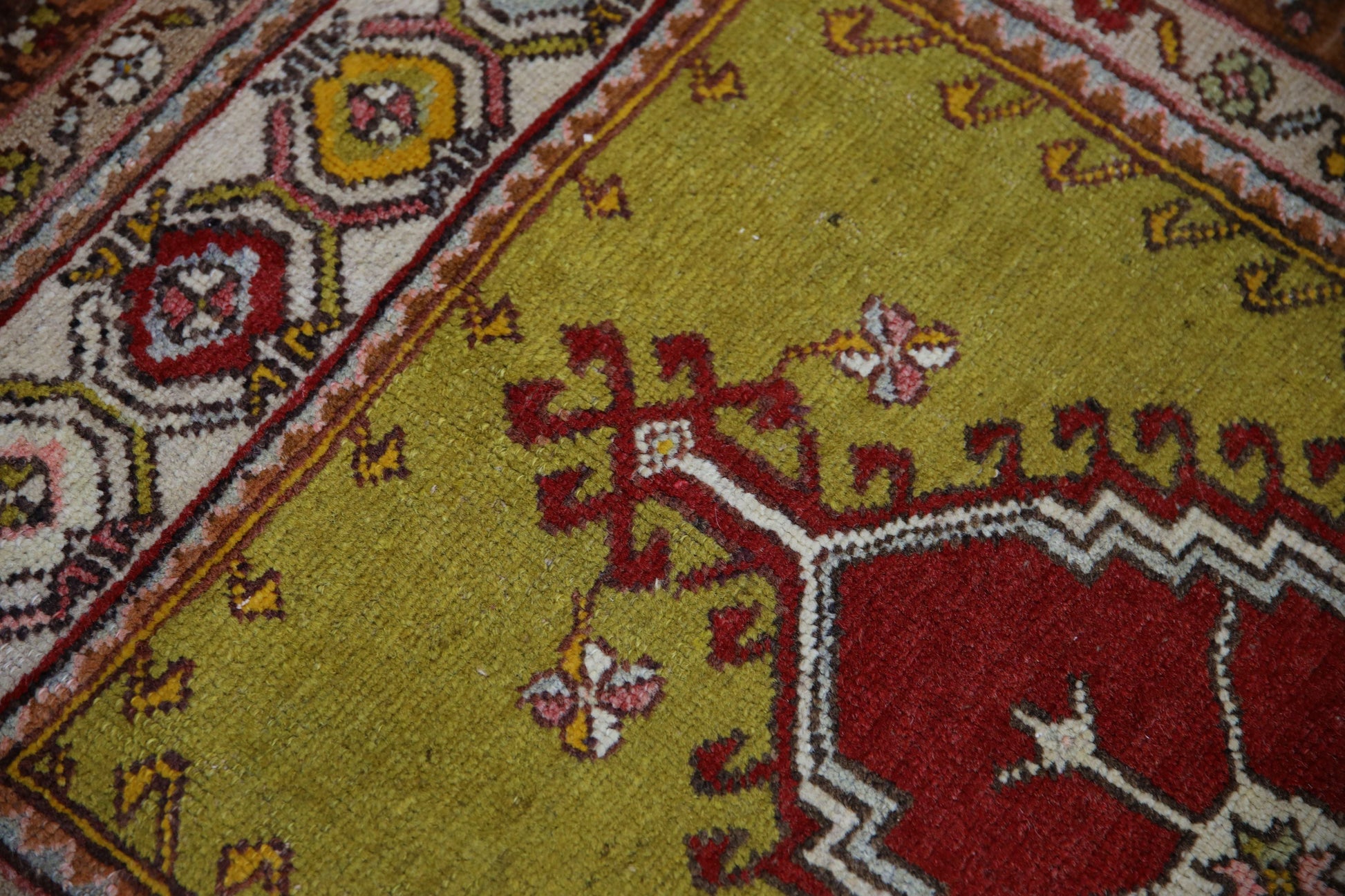 Turkish Vintage Anatolian Rug 3'6"x 5'2" #1037
